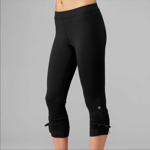 lululemon athletica Pants - 🏃🏻‍♀️ Lululemon Black Side Tie Salutation Crop